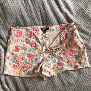 FOREVER 21 FLORAL DENIM SHORTS